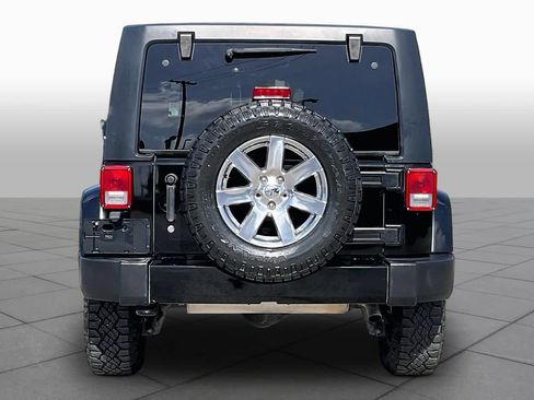 Used 2016 Jeep Wrangler Unlimited Sahara w/ Connectivity Group AWD/4WD image 5