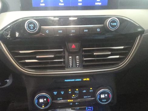 Used 2021 Ford Escape SE image 11