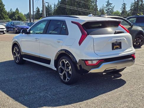 New 2025 Kia Niro EX Touring image 3