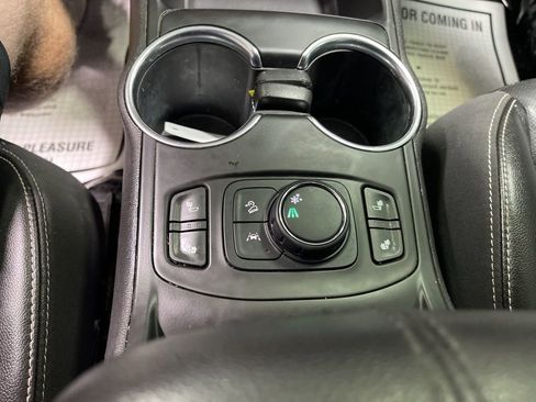 Used 2022 GMC Terrain SLT FWD image 31