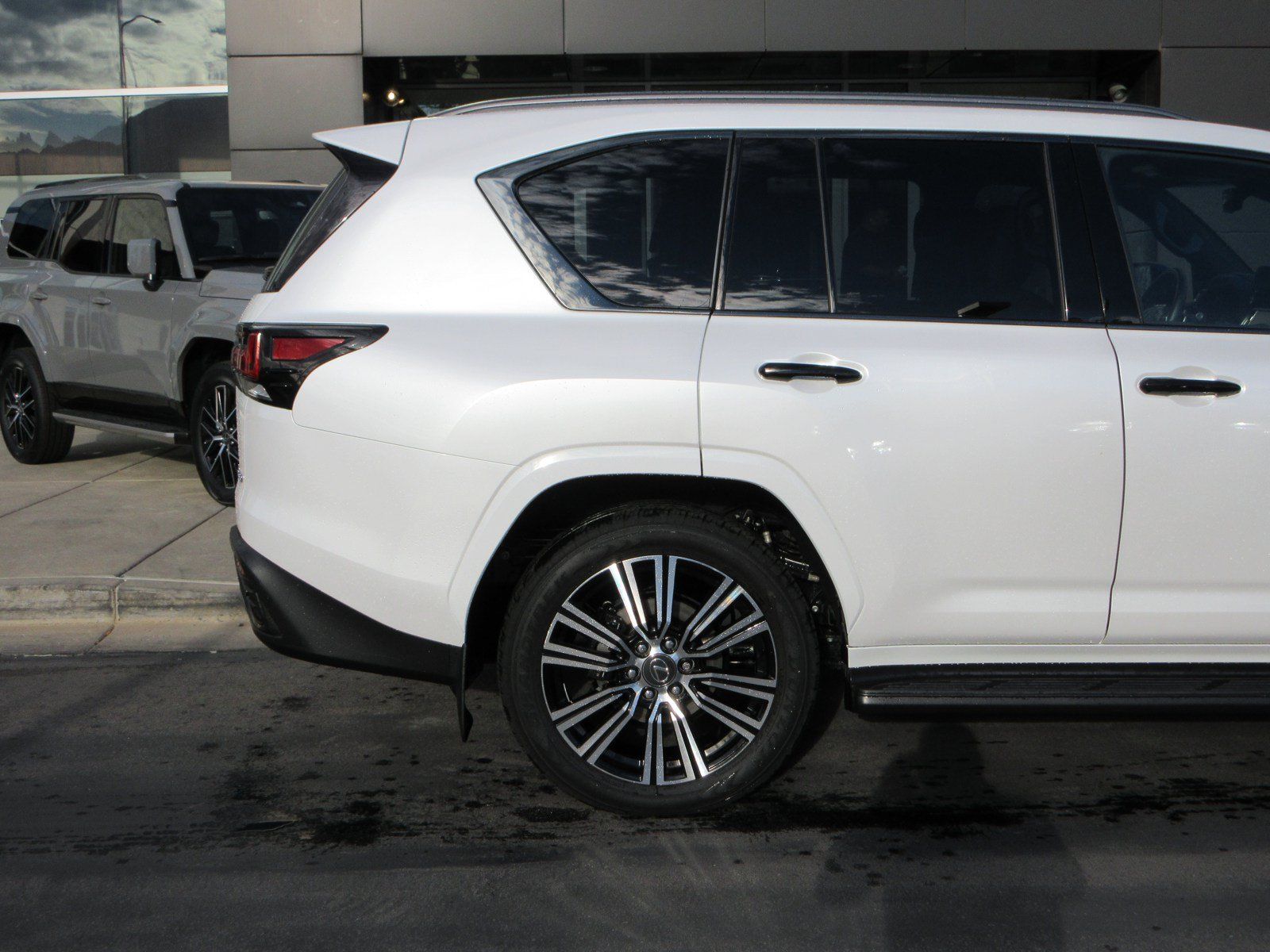 Used 2024 Lexus LX 600 4WD w/ Appearance Package image 10