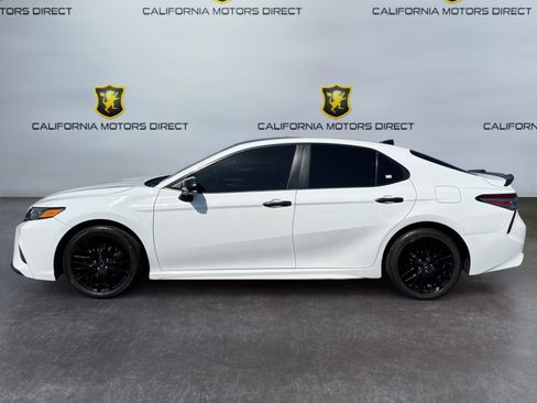 Used 2019 Toyota Camry SE w/ Carpet Mat Package FWD image 2