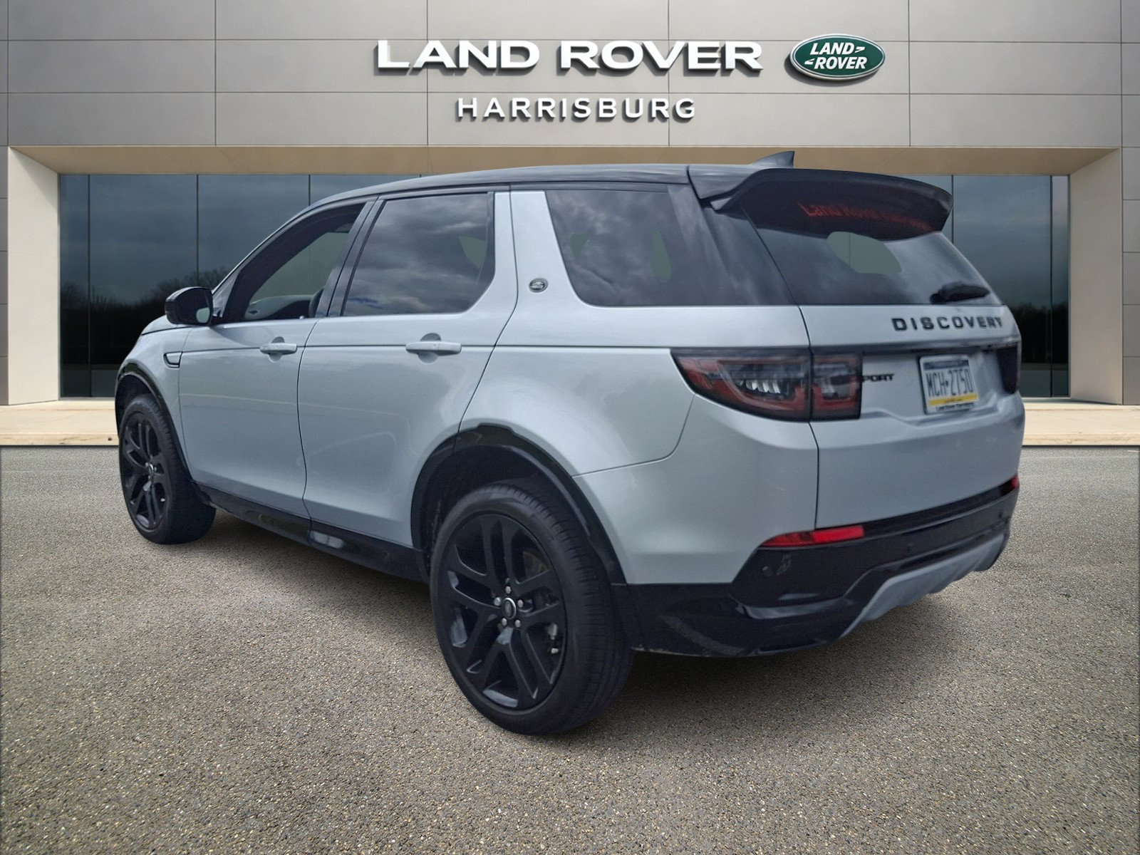 Used 2025 Land Rover Discovery Sport Dynamic SE AWD/4WD image 2