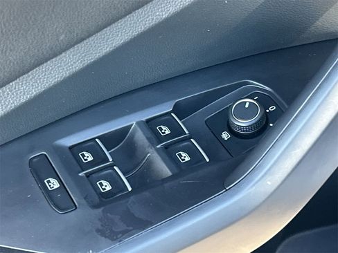 Certified 2025 Volkswagen Jetta S image 18