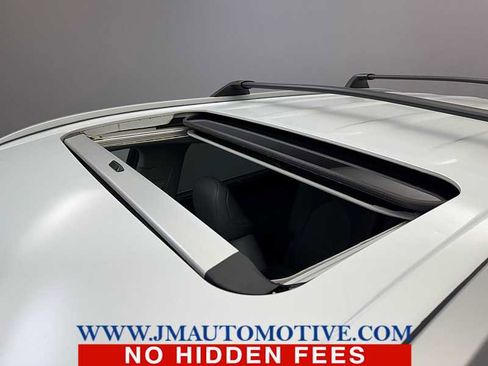 Used 2022 Toyota Highlander XLE image 11