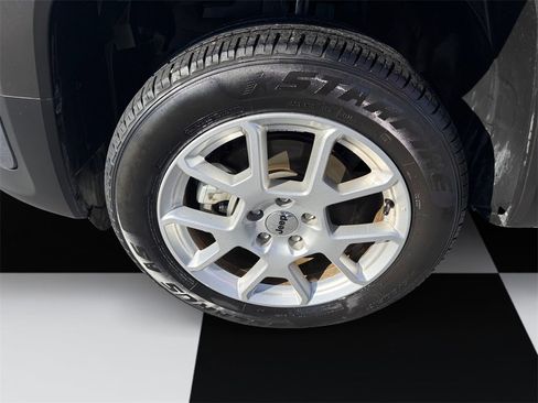 Used 2023 Jeep Renegade Latitude image 14