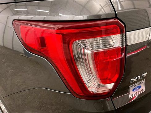 Used 2016 Ford Explorer XLT w/ Equipment Group 201A AWD/4WD image 29