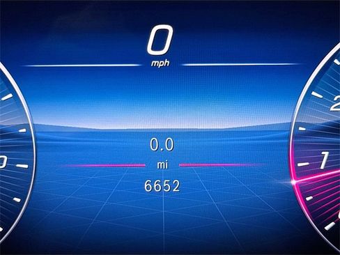 Used 2025 Mercedes-Benz GLC 300 4MATIC image 12