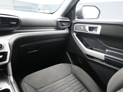 Used 2020 Ford Explorer XLT w/ Comfort Package image 25