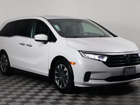 Used 2024 Honda Odyssey EX-L image 3