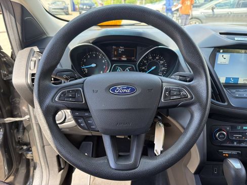Used 2017 Ford Escape SE w/ Equipment Group 201A AWD/4WD image 23