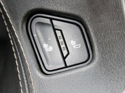 Used 2017 Chevrolet Suburban LT image 31