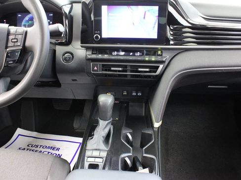 Used 2025 Toyota Camry LE FWD image 20