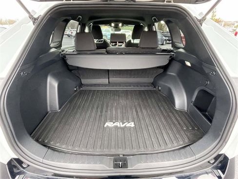 Used 2024 Toyota RAV4 SE image 9