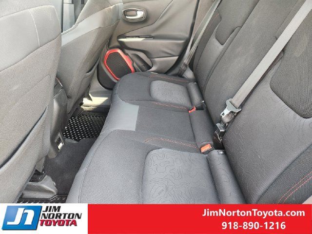 Used 2016 Jeep Renegade Trailhawk AWD/4WD image 30