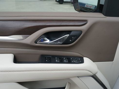 Used 2021 GMC Yukon XL Denali w/ Denali Premium Package image 17