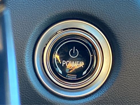 New 2024 Cadillac Lyriq Luxury image 10