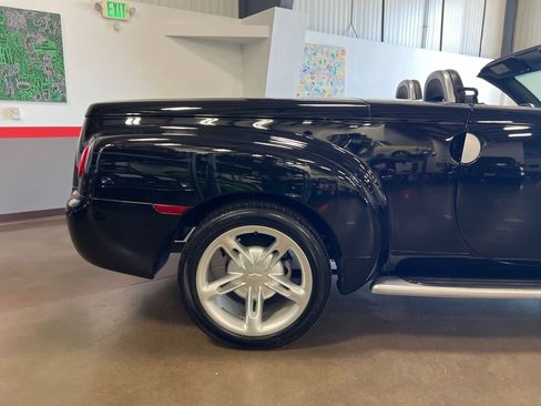 Used 2003 Chevrolet SSR w/ Preferred Equipment Group image 66