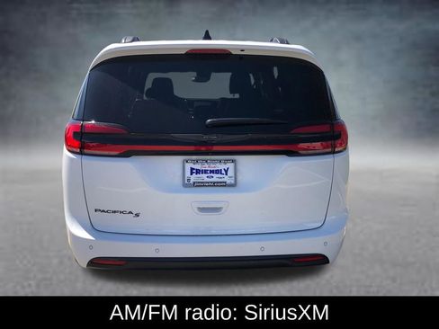 Used 2023 Chrysler Pacifica Touring-L w/ S Appearance Package FWD image 7