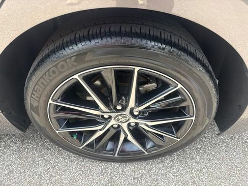 Used 2024 Toyota Camry SE FWD image 11