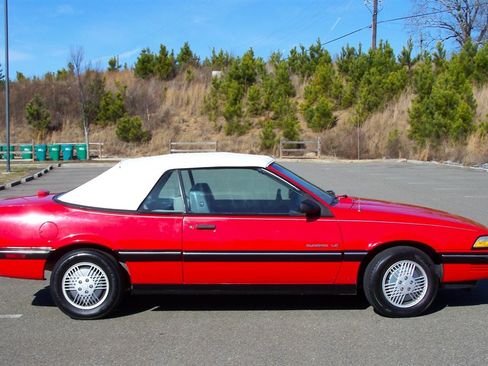 Used 1990 Pontiac Sunbird LE image 5