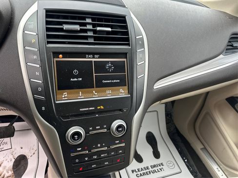 Used 2017 Lincoln MKC Premiere image 23