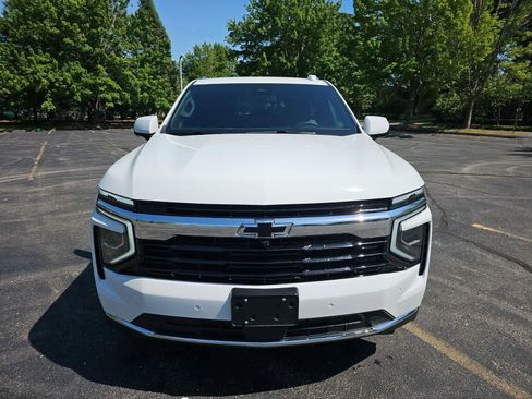 Used 2025 Chevrolet Suburban LS AWD/4WD image 9