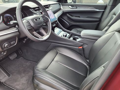 New 2025 Jeep Grand Cherokee Limited w/ Black Appearance Package image 14