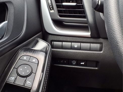 Used 2024 Nissan Rogue SV AWD/4WD image 14