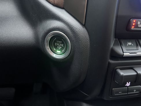 Used 2019 Chevrolet Silverado 1500 High Country w/ Technology Package image 24