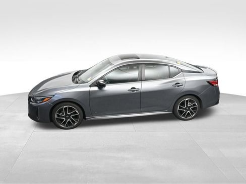 Used 2024 Nissan Sentra SR w/ SR Premium Package FWD image 19