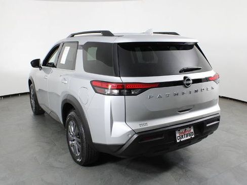 Certified 2025 Nissan Pathfinder SV FWD image 16