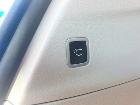 Used 2023 Chrysler Pacifica Touring-L FWD image 35