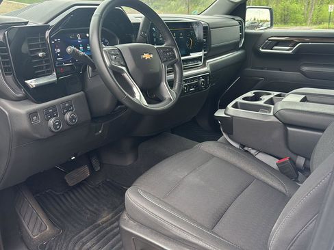 Used 2023 Chevrolet Silverado 1500 LT AWD/4WD image 11