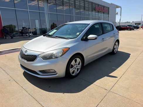 Used 2016 Kia Forte LX FWD image 1