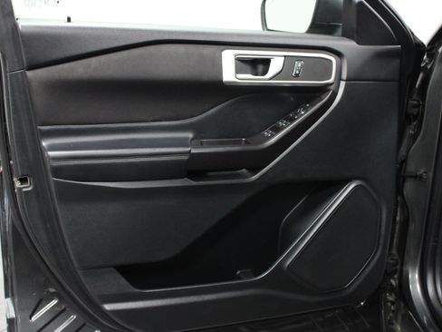 Used 2020 Ford Explorer XLT w/ Comfort Package AWD/4WD image 11