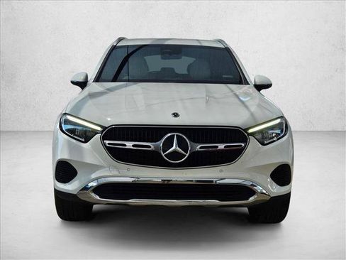 Used 2024 Mercedes-Benz GLC 300 4MATIC image 2