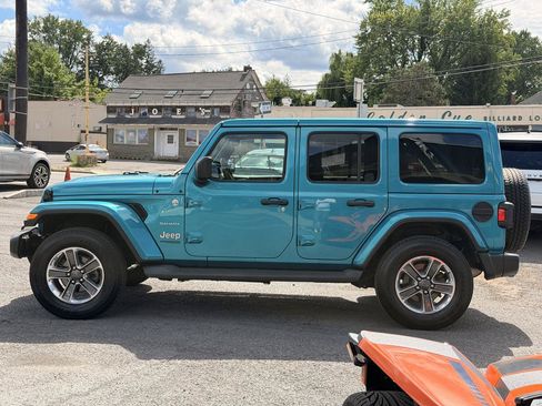 Used 2019 Jeep Wrangler Unlimited Sahara w/ Uconnect 4C Nav & Sound Group AWD/4WD image 4