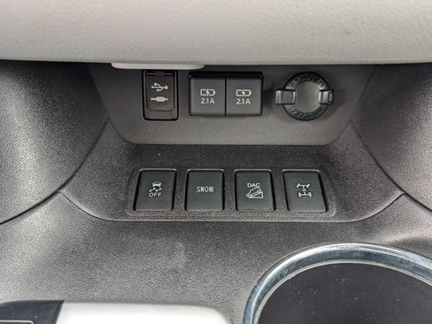 Used 2019 Toyota Highlander XLE image 27