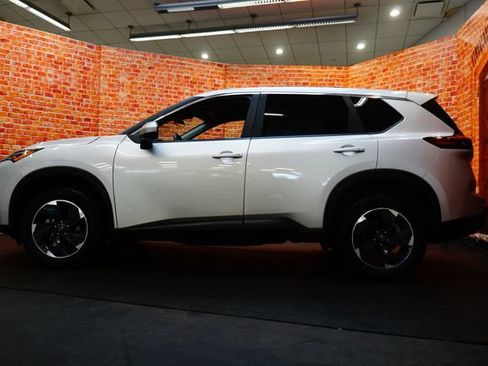 Certified 2025 Nissan Rogue SV AWD/4WD image 4