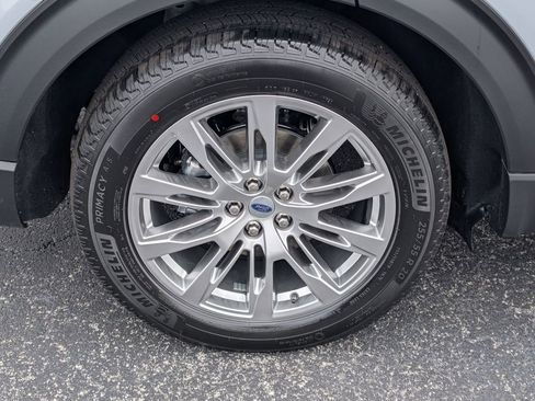 New 2026 Ford Explorer Platinum image 18