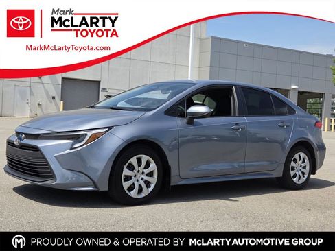 Used 2025 Toyota Corolla LE FWD image 1