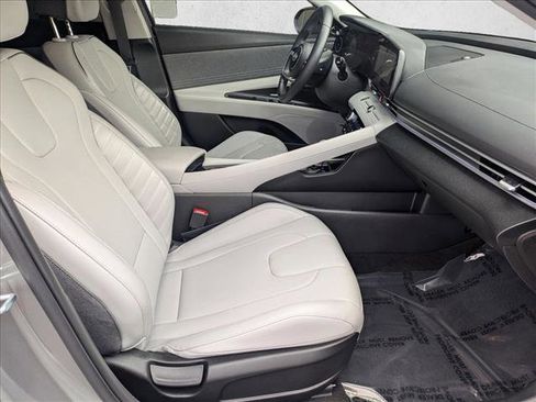 Used 2023 Hyundai Elantra Limited image 21