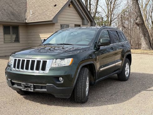 Used 2011 Jeep Grand Cherokee Laredo image 1