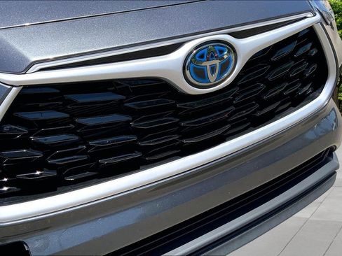 Used 2023 Toyota Highlander XLE AWD/4WD image 34