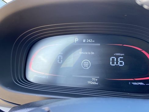 Used 2025 Hyundai Venue SEL FWD image 22