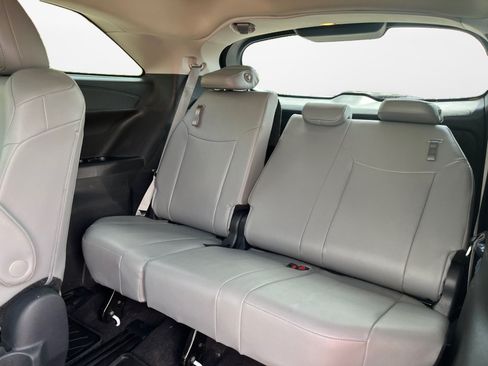 Used 2025 Toyota Sienna XLE FWD image 15