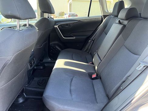 Used 2022 Toyota RAV4 LE AWD/4WD image 12