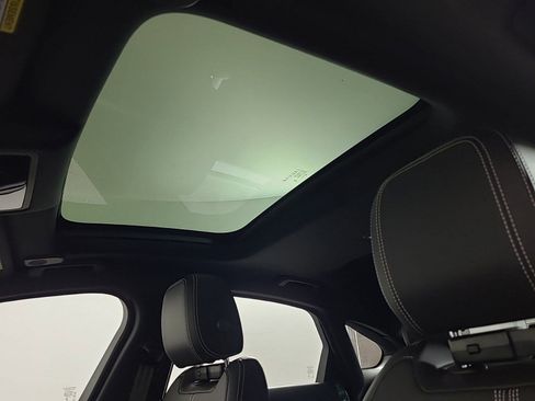 Used 2024 Jaguar XF R-Dynamic SE image 9