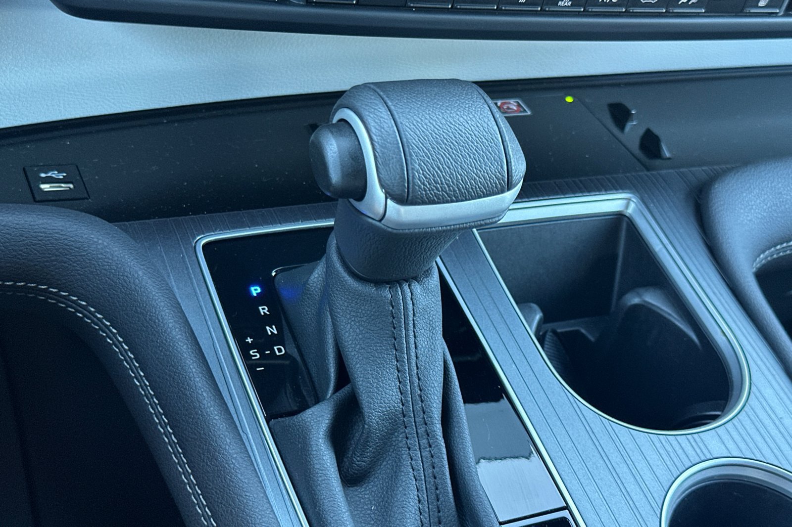 Certified 2025 Toyota Sienna XLE FWD image 25